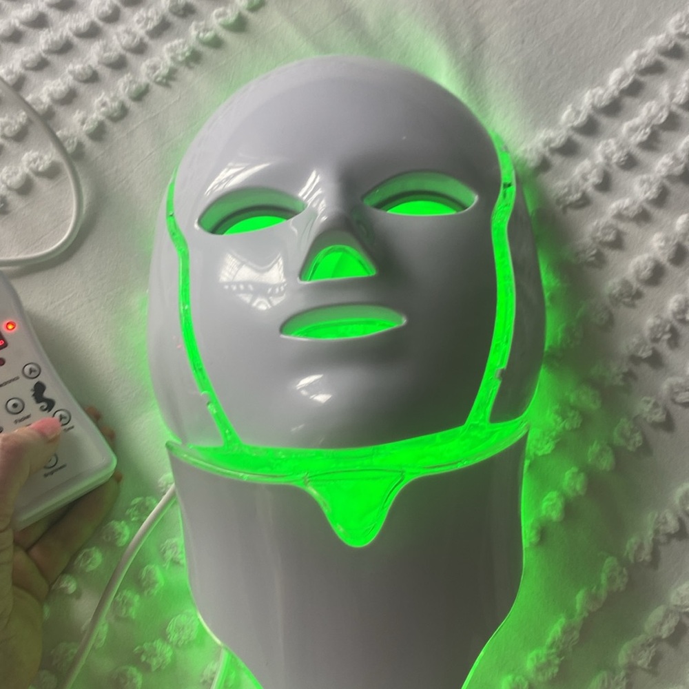 Colorful LED Beauty Mask - Picture 5 of 6